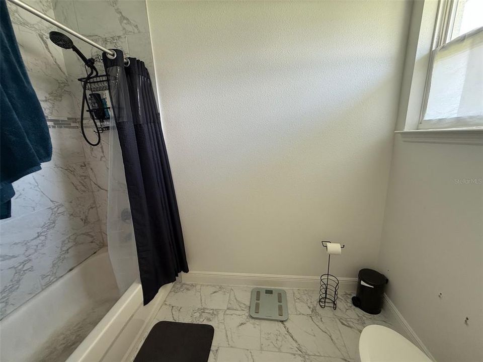 Activo con contrato: $245,000 (3 camas, 2 baños, 1418 Pies cuadrados)