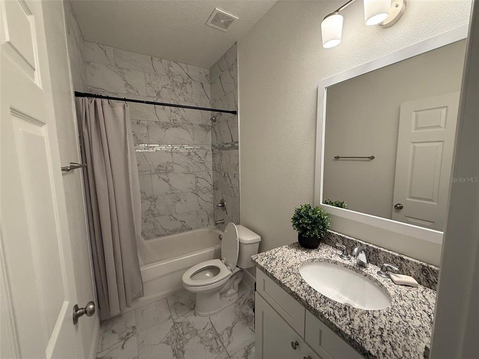 Activo con contrato: $245,000 (3 camas, 2 baños, 1418 Pies cuadrados)