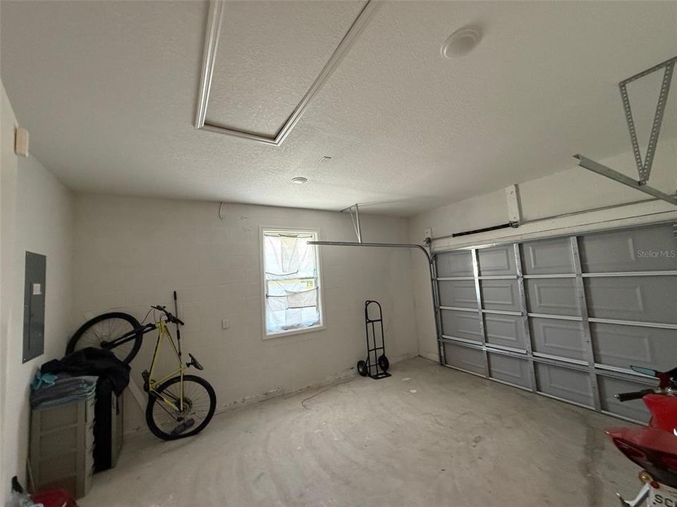 Activo con contrato: $245,000 (3 camas, 2 baños, 1418 Pies cuadrados)