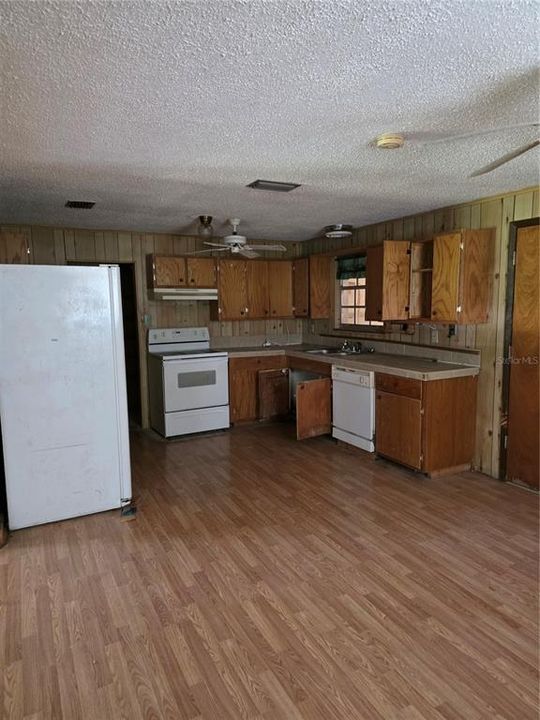 На продажу: $110,000 (3 спален, 2 ванн, 1680 Квадратных фут)