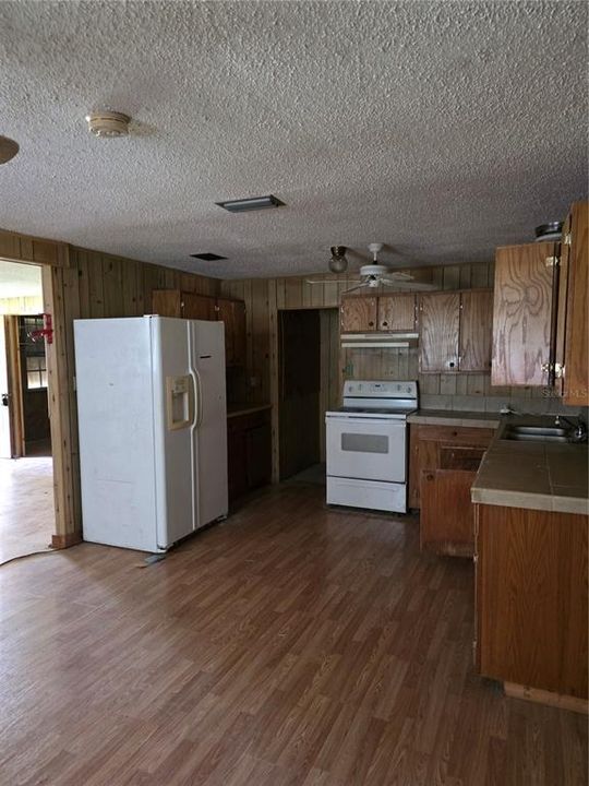 На продажу: $110,000 (3 спален, 2 ванн, 1680 Квадратных фут)