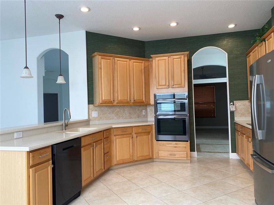 出租: $3,500 (3 贝兹, 2 浴室, 2236 平方英尺)