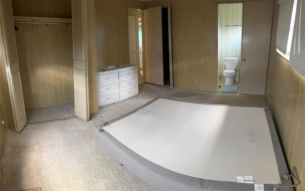 Active With Contract: $99,500 (2 beds, 2 baths, 864 Square Feet)