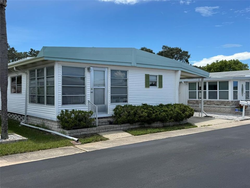 Active With Contract: $99,500 (2 beds, 2 baths, 864 Square Feet)