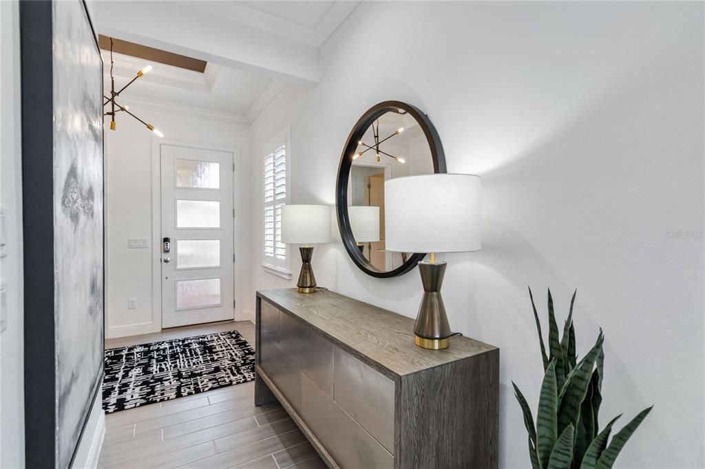 Под контрактом: $719,900 (3 спален, 3 ванн, 2365 Квадратных фут)