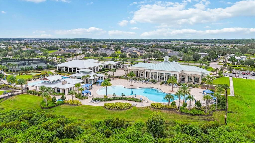 Под контрактом: $719,900 (3 спален, 3 ванн, 2365 Квадратных фут)