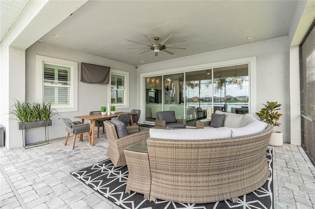 Под контрактом: $719,900 (3 спален, 3 ванн, 2365 Квадратных фут)