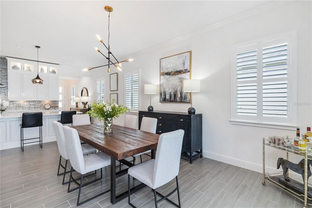 Под контрактом: $719,900 (3 спален, 3 ванн, 2365 Квадратных фут)