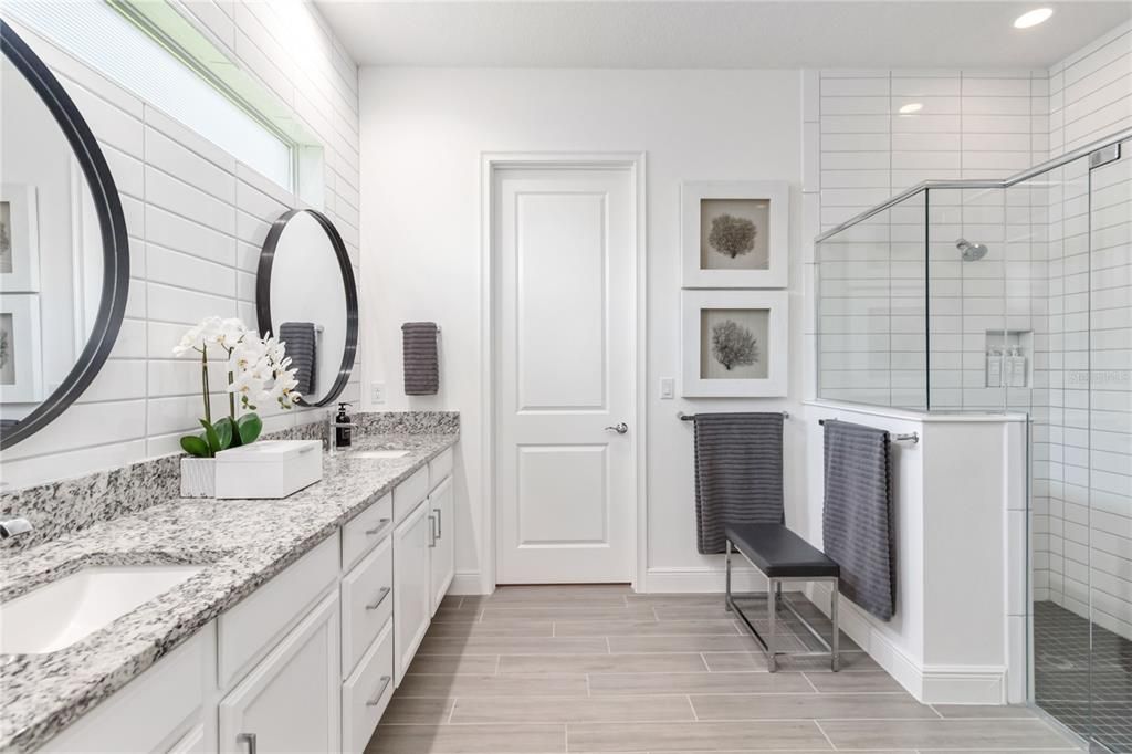 Под контрактом: $719,900 (3 спален, 3 ванн, 2365 Квадратных фут)