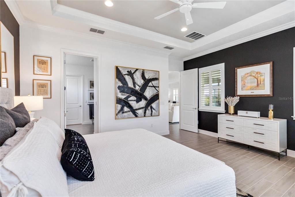 Под контрактом: $719,900 (3 спален, 3 ванн, 2365 Квадратных фут)