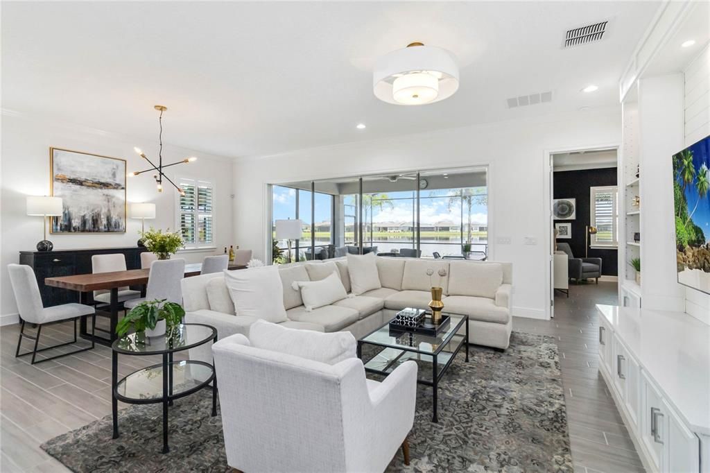 Под контрактом: $719,900 (3 спален, 3 ванн, 2365 Квадратных фут)