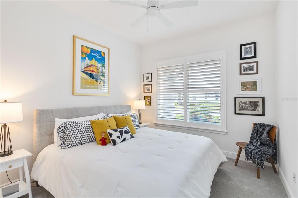 Под контрактом: $719,900 (3 спален, 3 ванн, 2365 Квадратных фут)