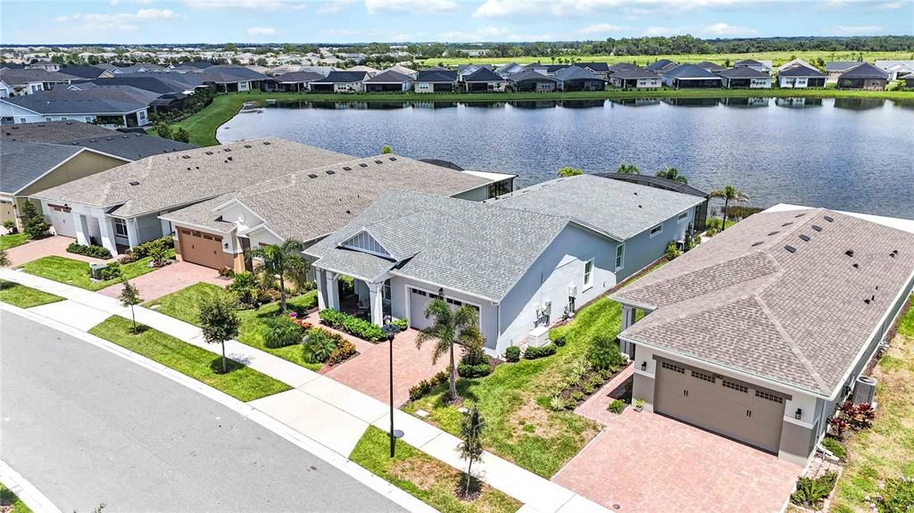 Под контрактом: $719,900 (3 спален, 3 ванн, 2365 Квадратных фут)