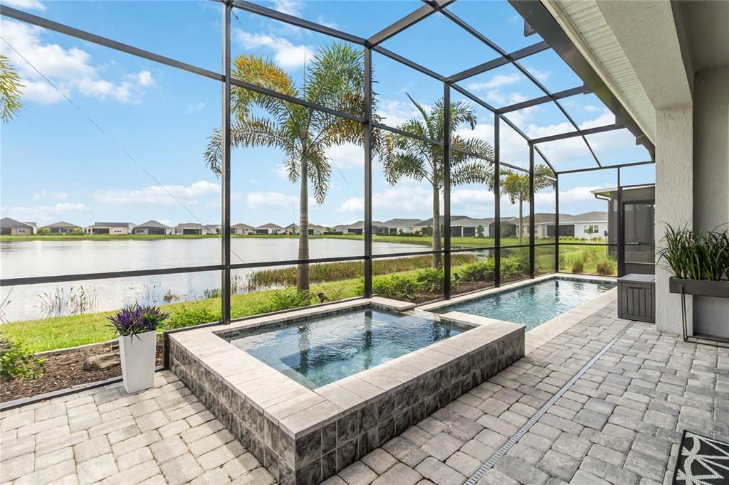 Под контрактом: $719,900 (3 спален, 3 ванн, 2365 Квадратных фут)