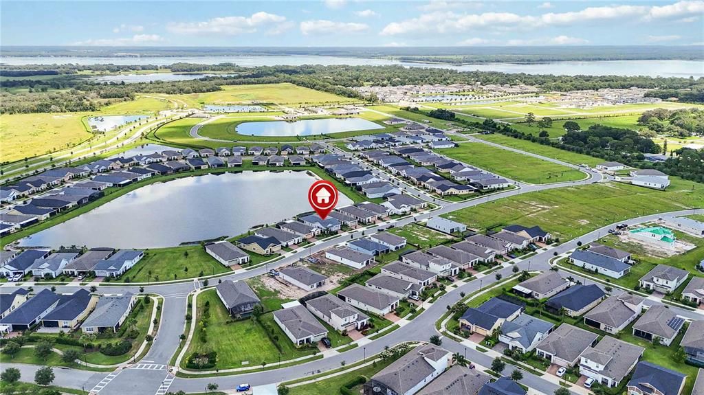 Под контрактом: $719,900 (3 спален, 3 ванн, 2365 Квадратных фут)