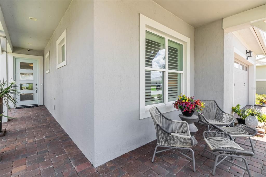 Под контрактом: $719,900 (3 спален, 3 ванн, 2365 Квадратных фут)