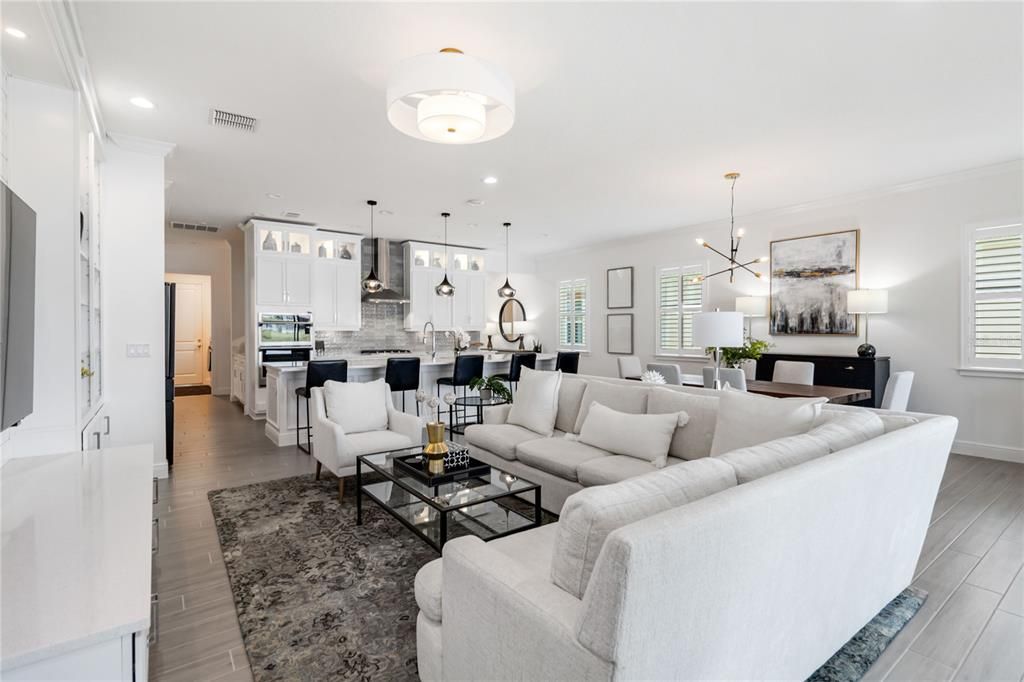 Под контрактом: $719,900 (3 спален, 3 ванн, 2365 Квадратных фут)