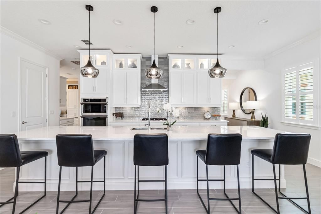 Под контрактом: $719,900 (3 спален, 3 ванн, 2365 Квадратных фут)