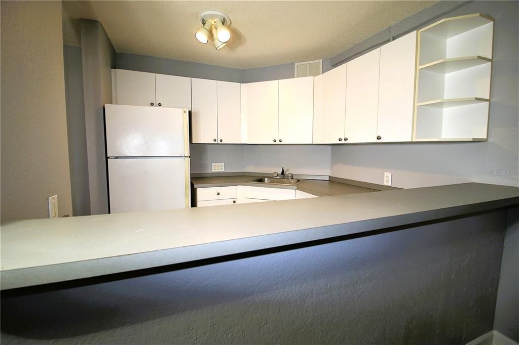 For Sale: $107,500 (2 beds, 1 baths, 887 Square Feet)