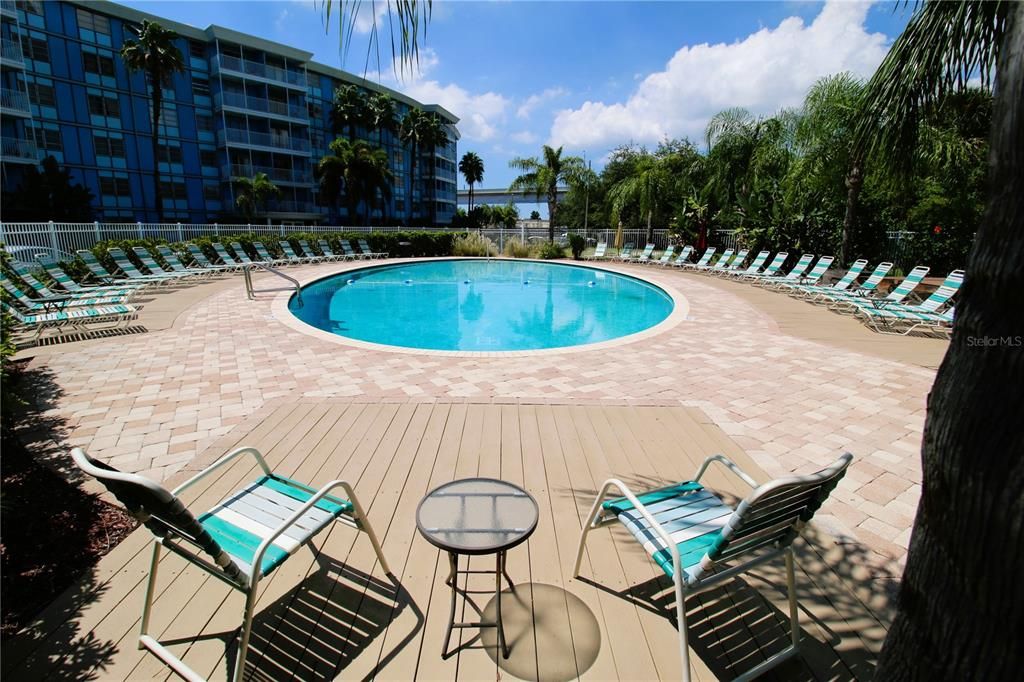 For Sale: $107,500 (2 beds, 1 baths, 887 Square Feet)