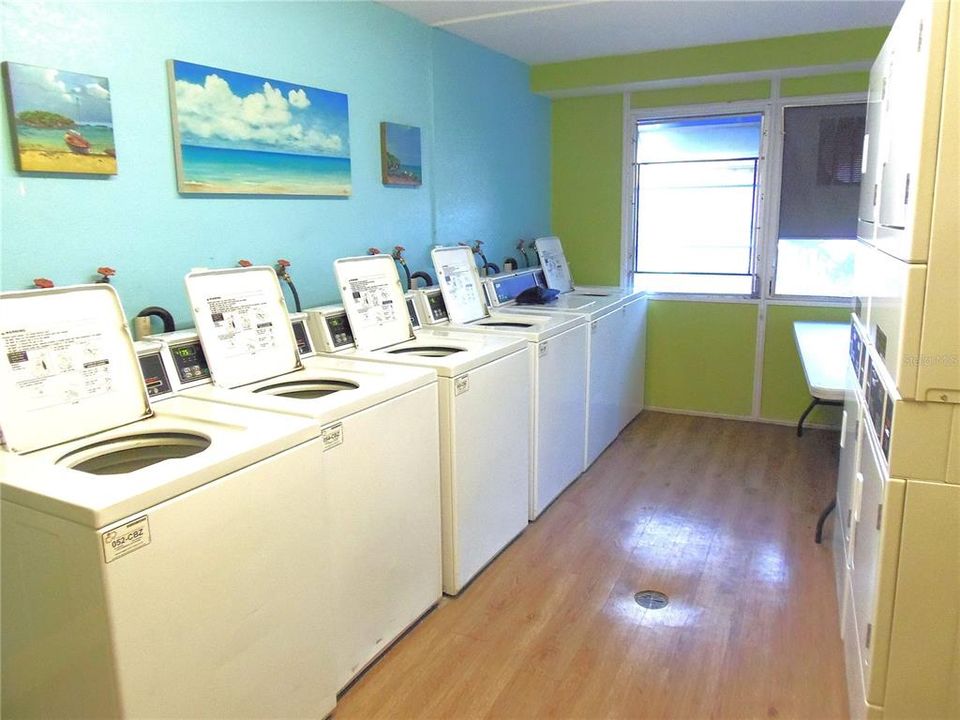 For Sale: $107,500 (2 beds, 1 baths, 887 Square Feet)