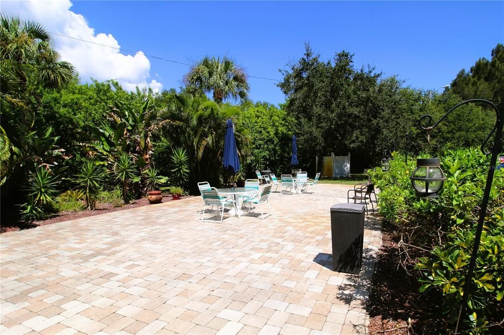 For Sale: $107,500 (2 beds, 1 baths, 887 Square Feet)