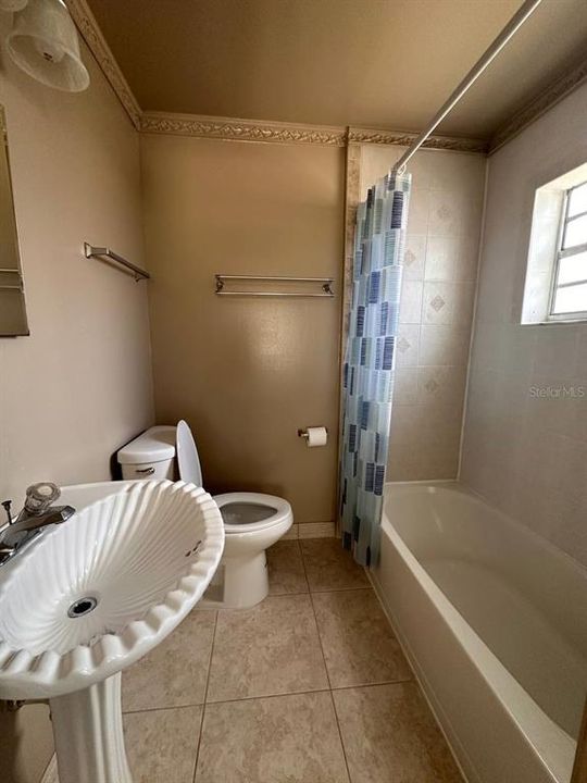 For Sale: $450,000 (3 beds, 2 baths, 816 Square Feet)