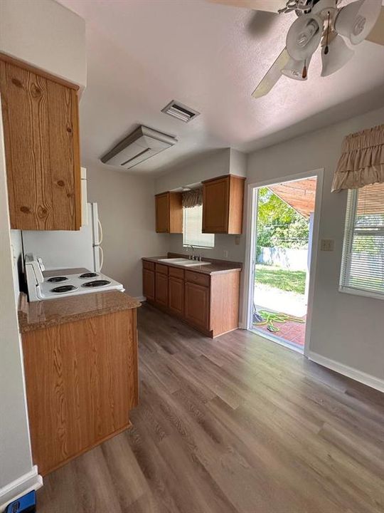 For Sale: $450,000 (3 beds, 2 baths, 816 Square Feet)