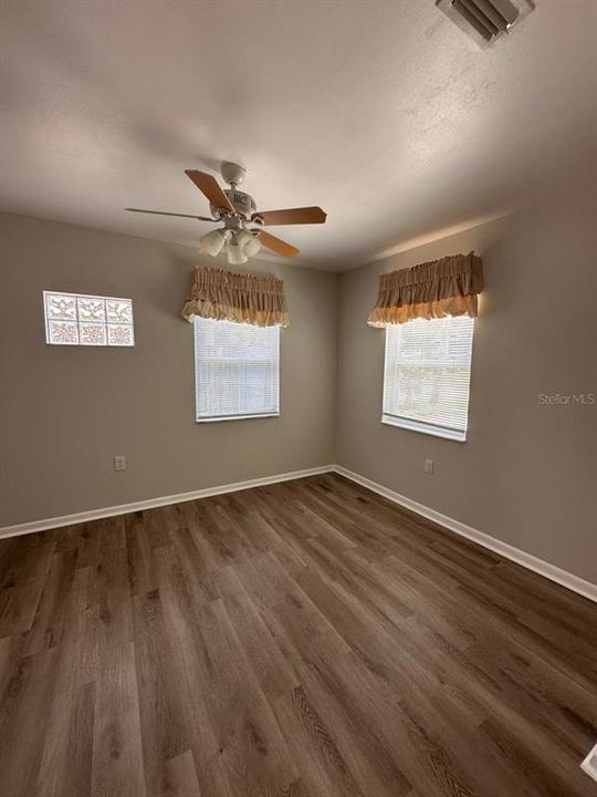 For Sale: $450,000 (3 beds, 2 baths, 816 Square Feet)