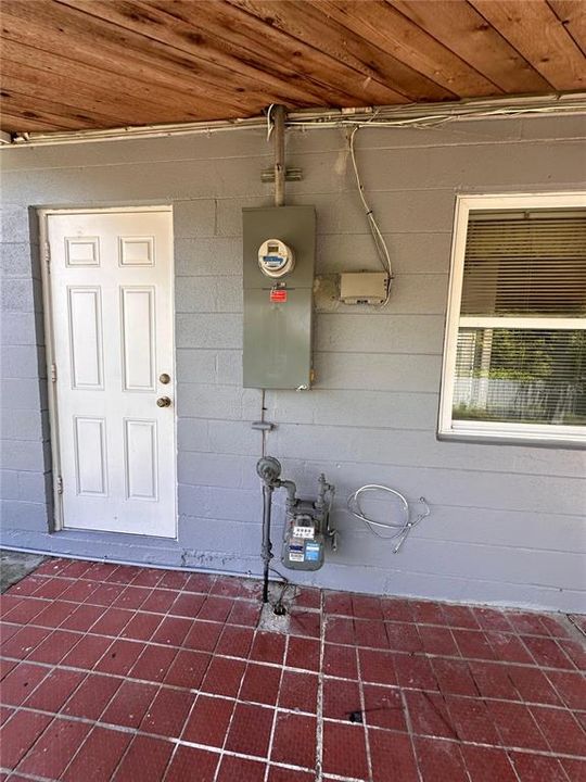 For Sale: $450,000 (3 beds, 2 baths, 816 Square Feet)