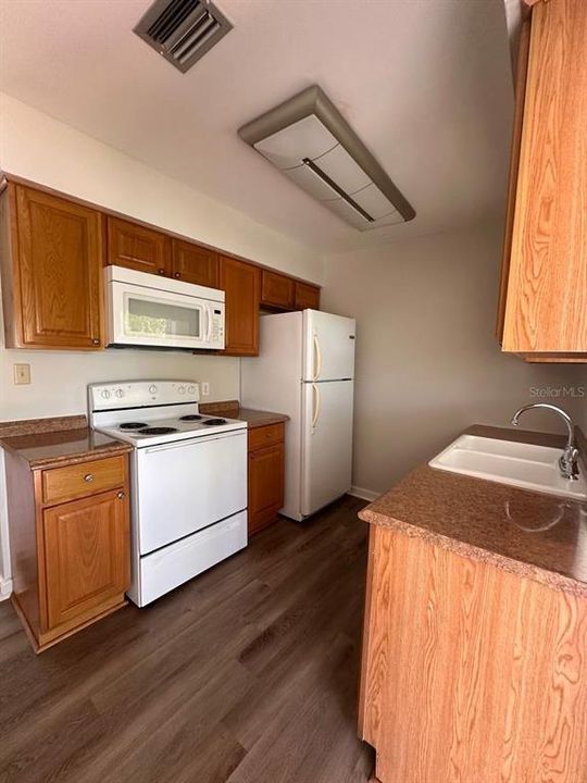 For Sale: $450,000 (3 beds, 2 baths, 816 Square Feet)