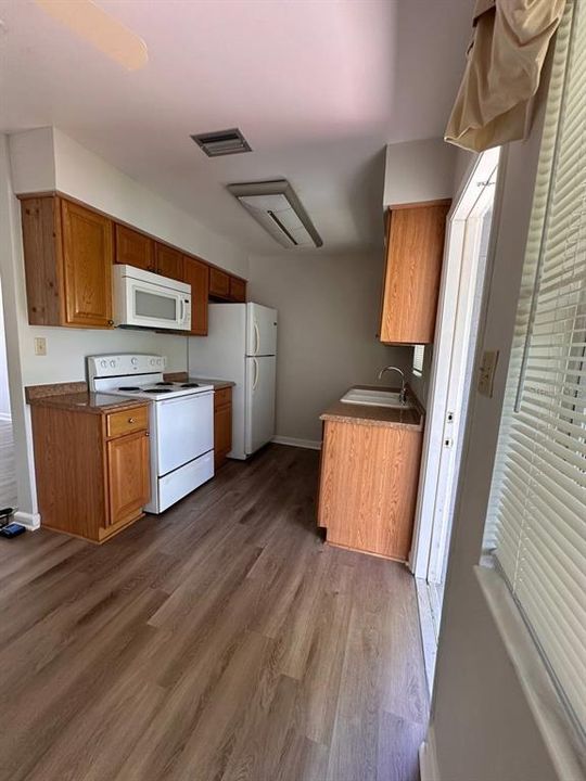 For Sale: $450,000 (3 beds, 2 baths, 816 Square Feet)