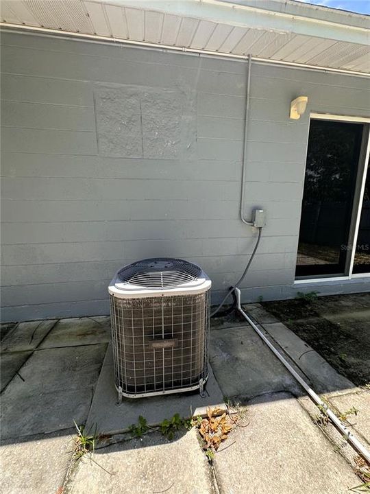 For Sale: $450,000 (3 beds, 2 baths, 816 Square Feet)