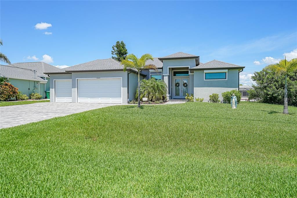 Active With Contract: $879,000 (3 beds, 2 baths, 2134 Square Feet)