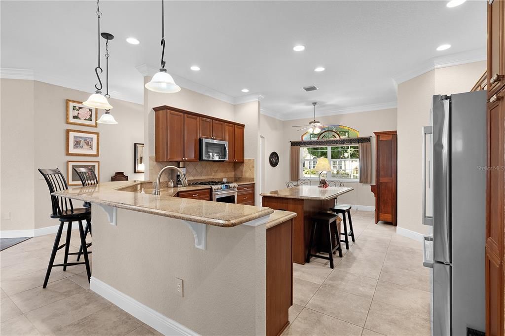 На продажу: $854,900 (3 спален, 2 ванн, 3215 Квадратных фут)