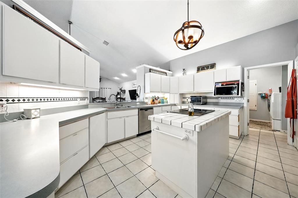 En Venta: $699,000 (4 camas, 3 baños, 3419 Pies cuadrados)