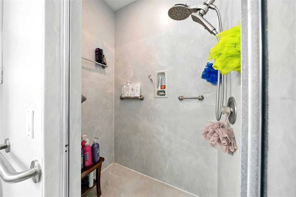 En Venta: $699,000 (4 camas, 3 baños, 3419 Pies cuadrados)