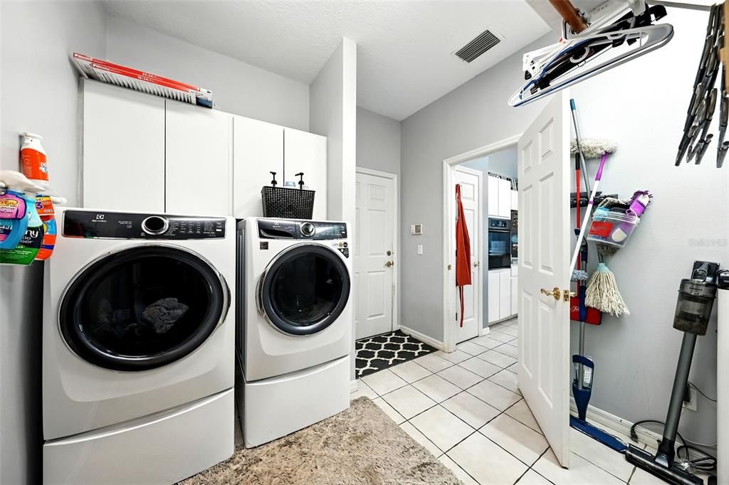 En Venta: $699,000 (4 camas, 3 baños, 3419 Pies cuadrados)