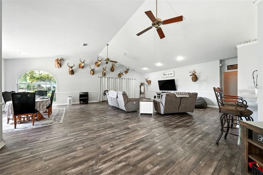 En Venta: $699,000 (4 camas, 3 baños, 3419 Pies cuadrados)