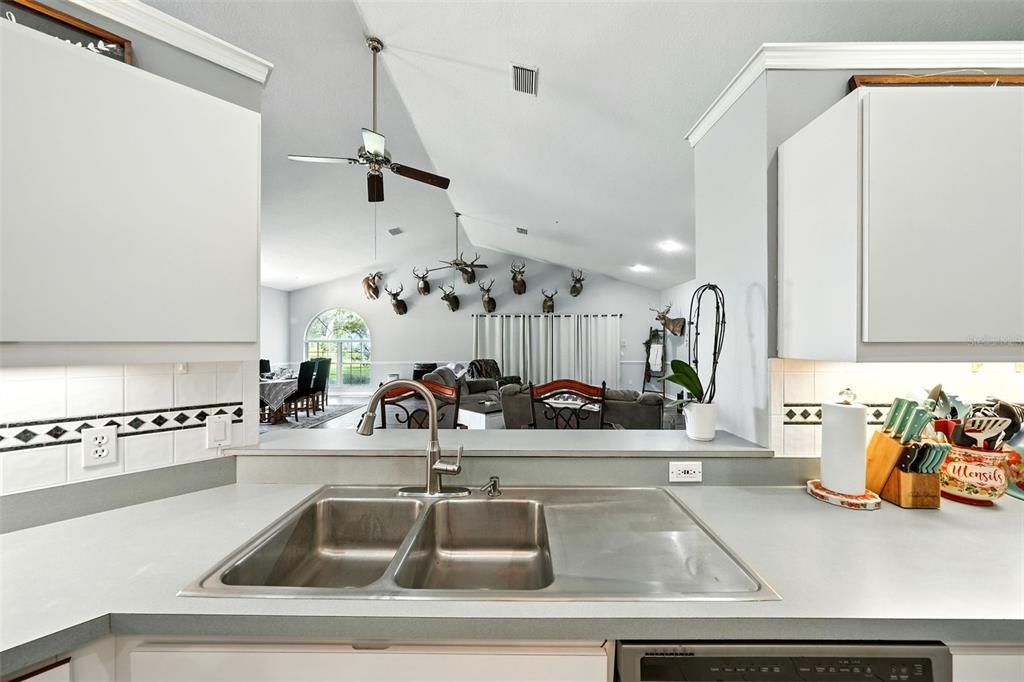 En Venta: $699,000 (4 camas, 3 baños, 3419 Pies cuadrados)