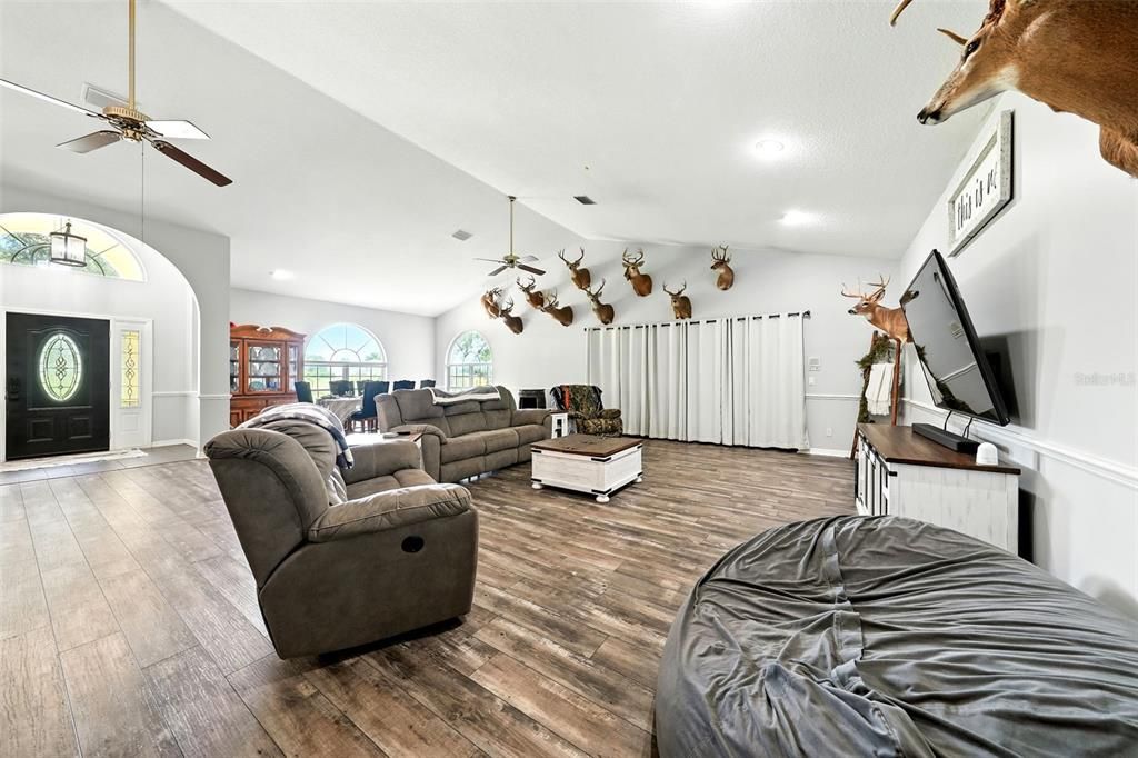 En Venta: $699,000 (4 camas, 3 baños, 3419 Pies cuadrados)