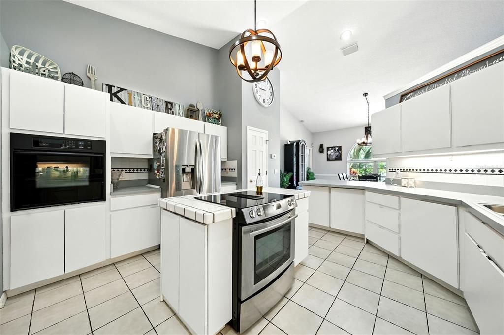 En Venta: $699,000 (4 camas, 3 baños, 3419 Pies cuadrados)