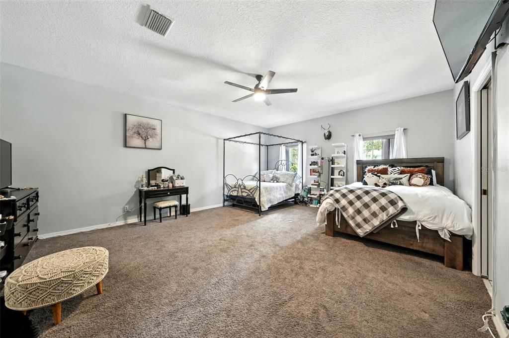 En Venta: $699,000 (4 camas, 3 baños, 3419 Pies cuadrados)