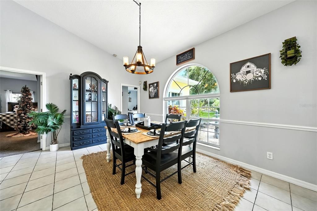 En Venta: $699,000 (4 camas, 3 baños, 3419 Pies cuadrados)