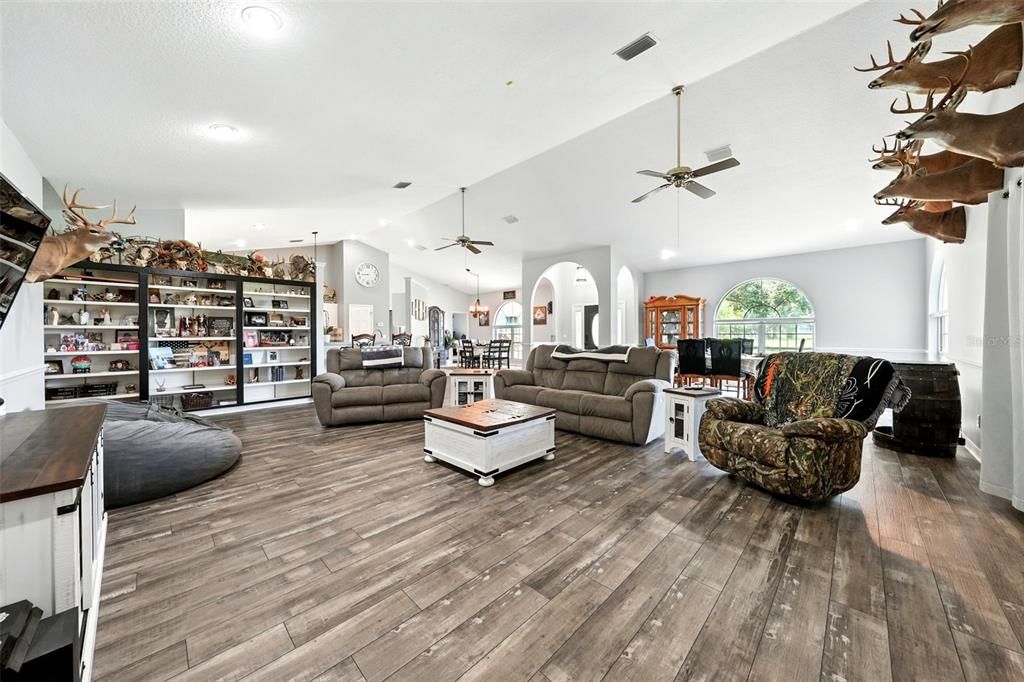 En Venta: $699,000 (4 camas, 3 baños, 3419 Pies cuadrados)