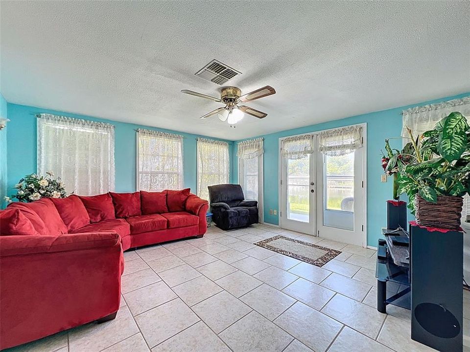 For Sale: $289,900 (3 beds, 2 baths, 1470 Square Feet)