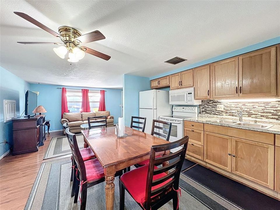 For Sale: $289,900 (3 beds, 2 baths, 1470 Square Feet)