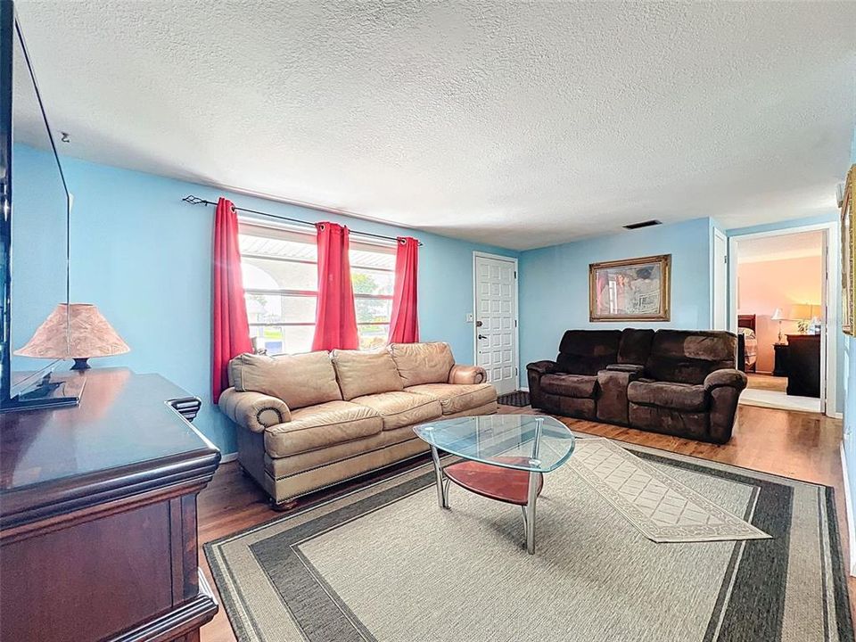 For Sale: $289,900 (3 beds, 2 baths, 1470 Square Feet)