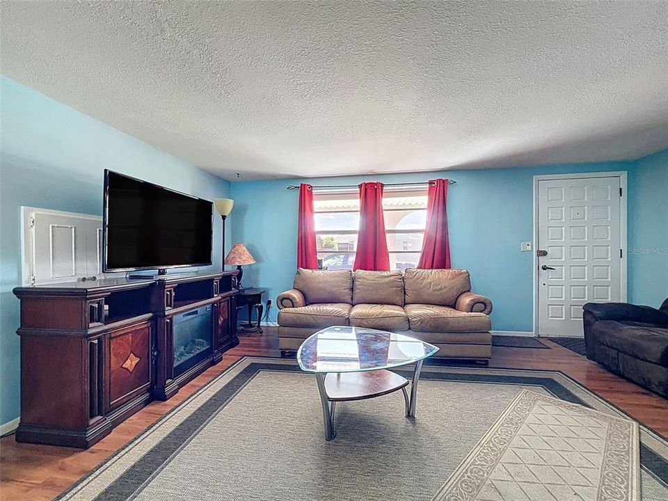 For Sale: $289,900 (3 beds, 2 baths, 1470 Square Feet)