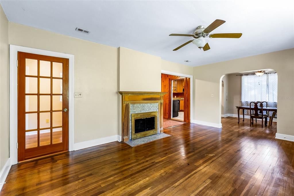 En Venta: $699,000 (6 camas, 4 baños, 3042 Pies cuadrados)